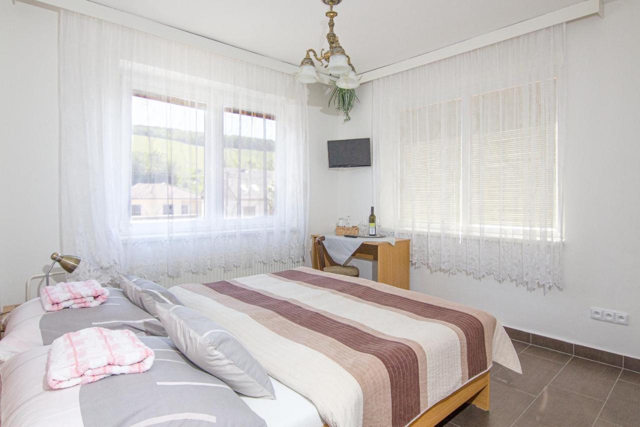 Penzion U Kraliku Kurdejov Exterior photo