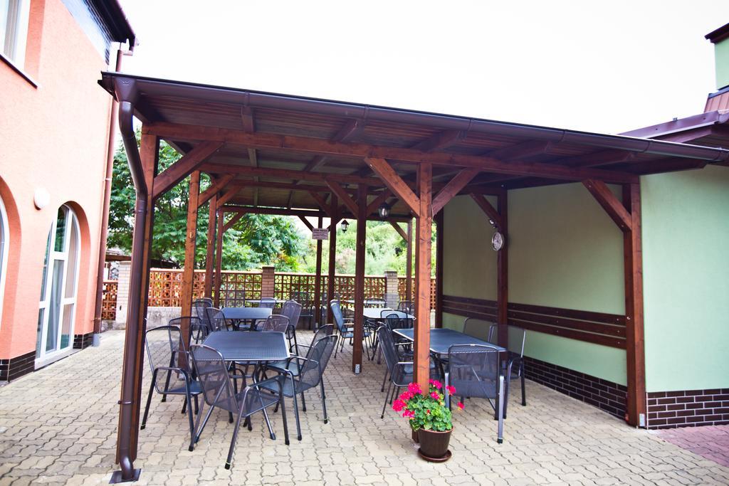 Penzion U Kraliku Kurdejov Exterior photo